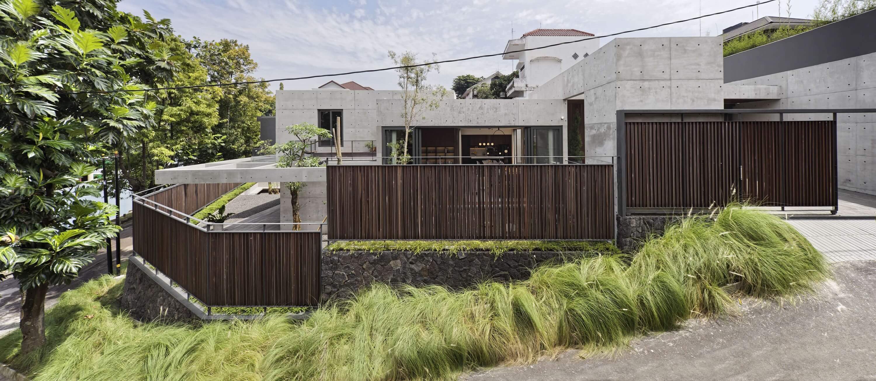 Cascading House follows the topography of the street.